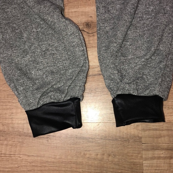 NWT Jogger, Sweatpants straight leg, zipper pocket - Picture 3 of 3